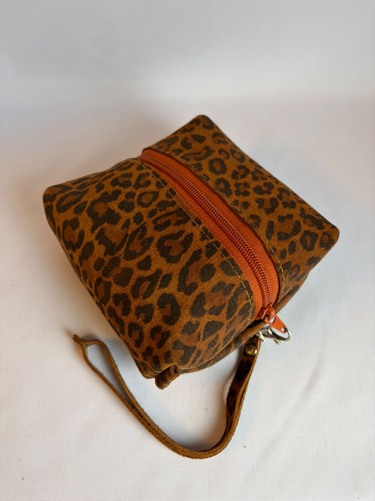 Cosmetiquero box de cuero animal print avellana