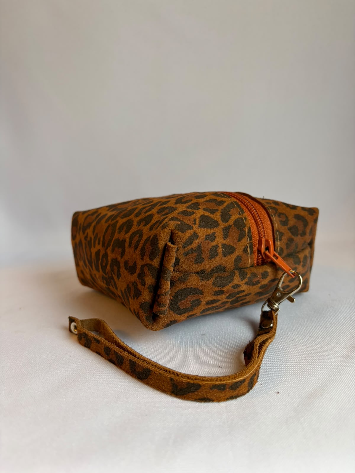 Cosmetiquero box de cuero animal print avellana