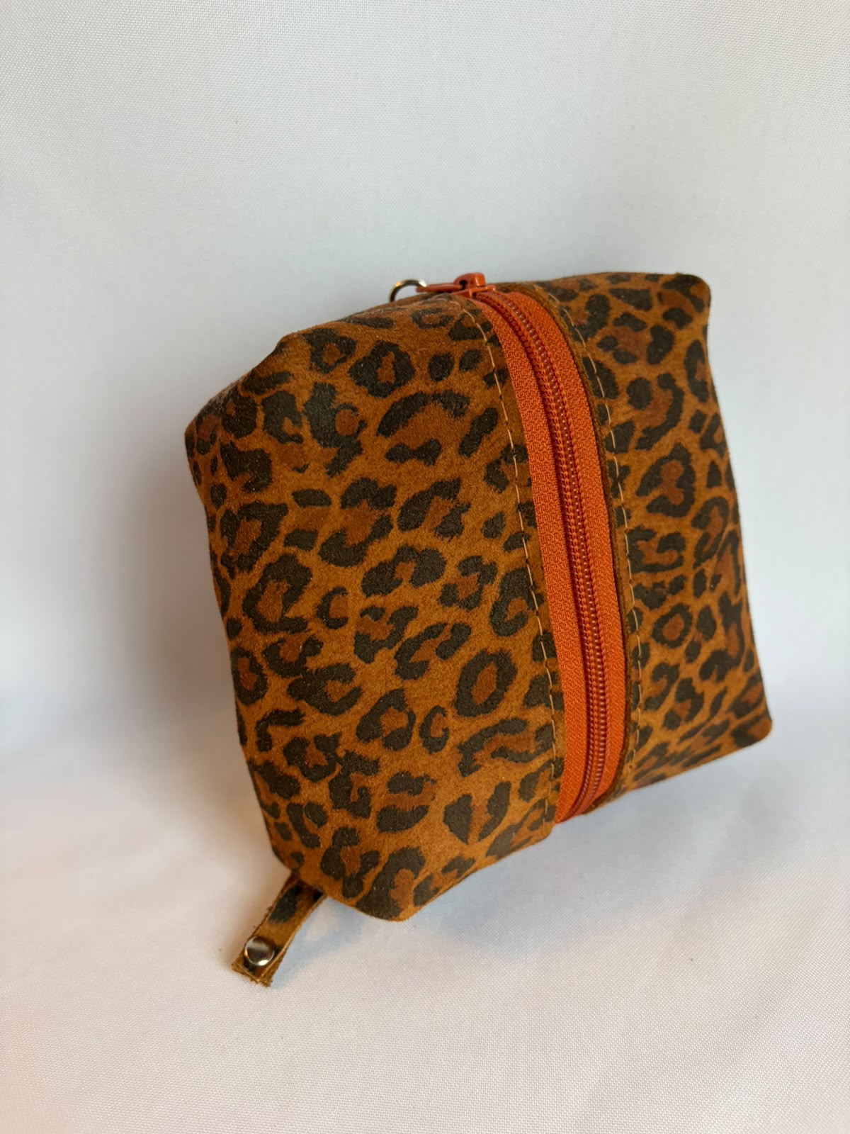 Cosmetiquero box de cuero animal print avellana