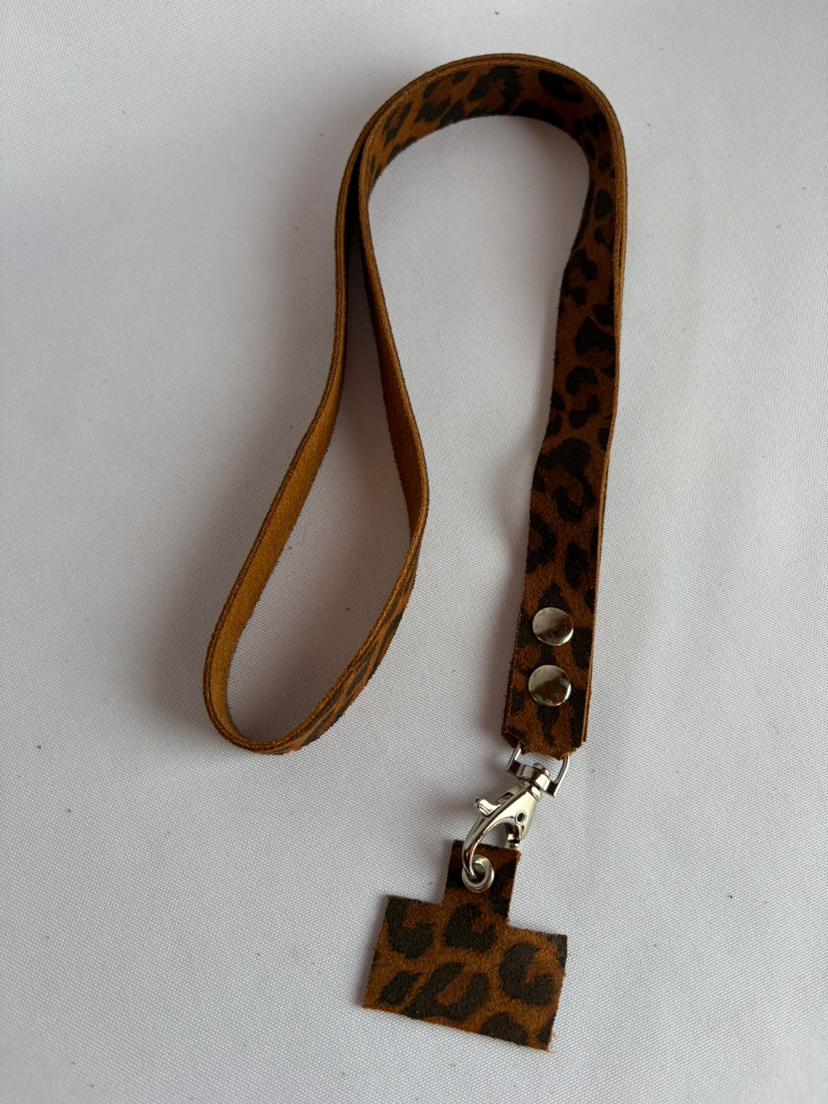 Lanyard de cuello animal print avellana